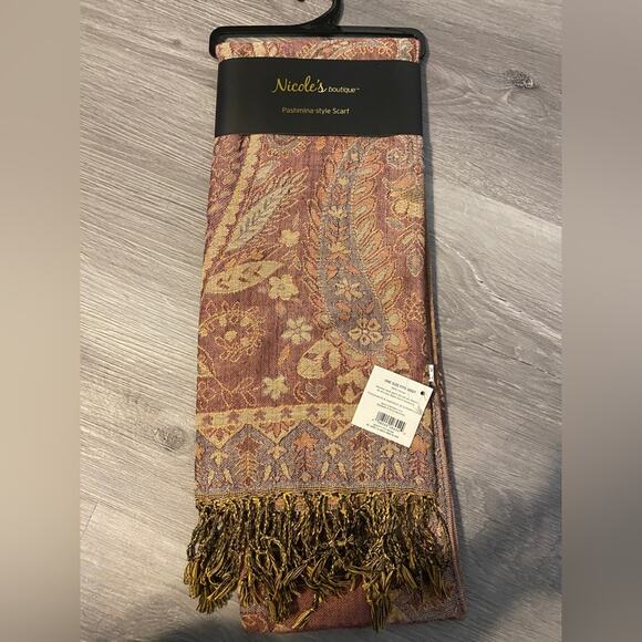 Nicole's Accessories - Nicole’s Boutique Pashmina-style scarf